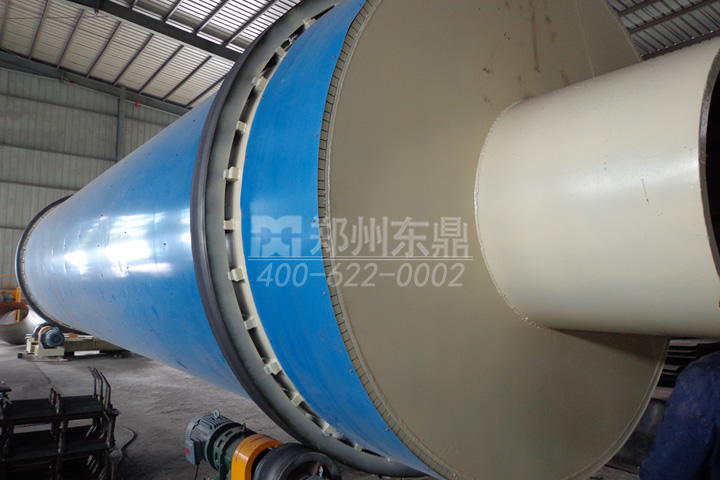 樹皮烘干機可以解決塊莖大、長度長些的樹皮、樹枝、棕櫚絲物料烘干