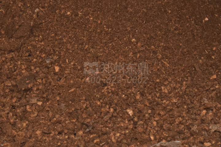 菌菇渣烘干機通過熱能轉(zhuǎn)換快速將菌渣中的多余水分脫除，改善了菌渣的儲裝運特性。